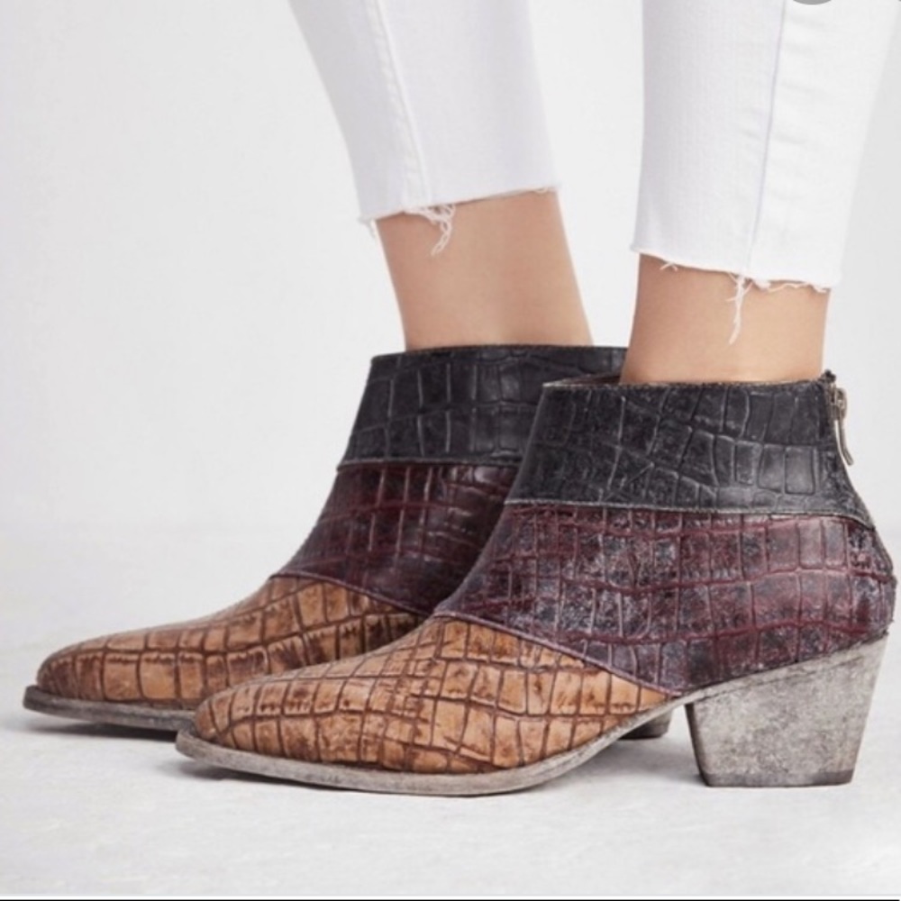 🐊 FREE PEOPLE X FARYLROBIN - croco leather boots